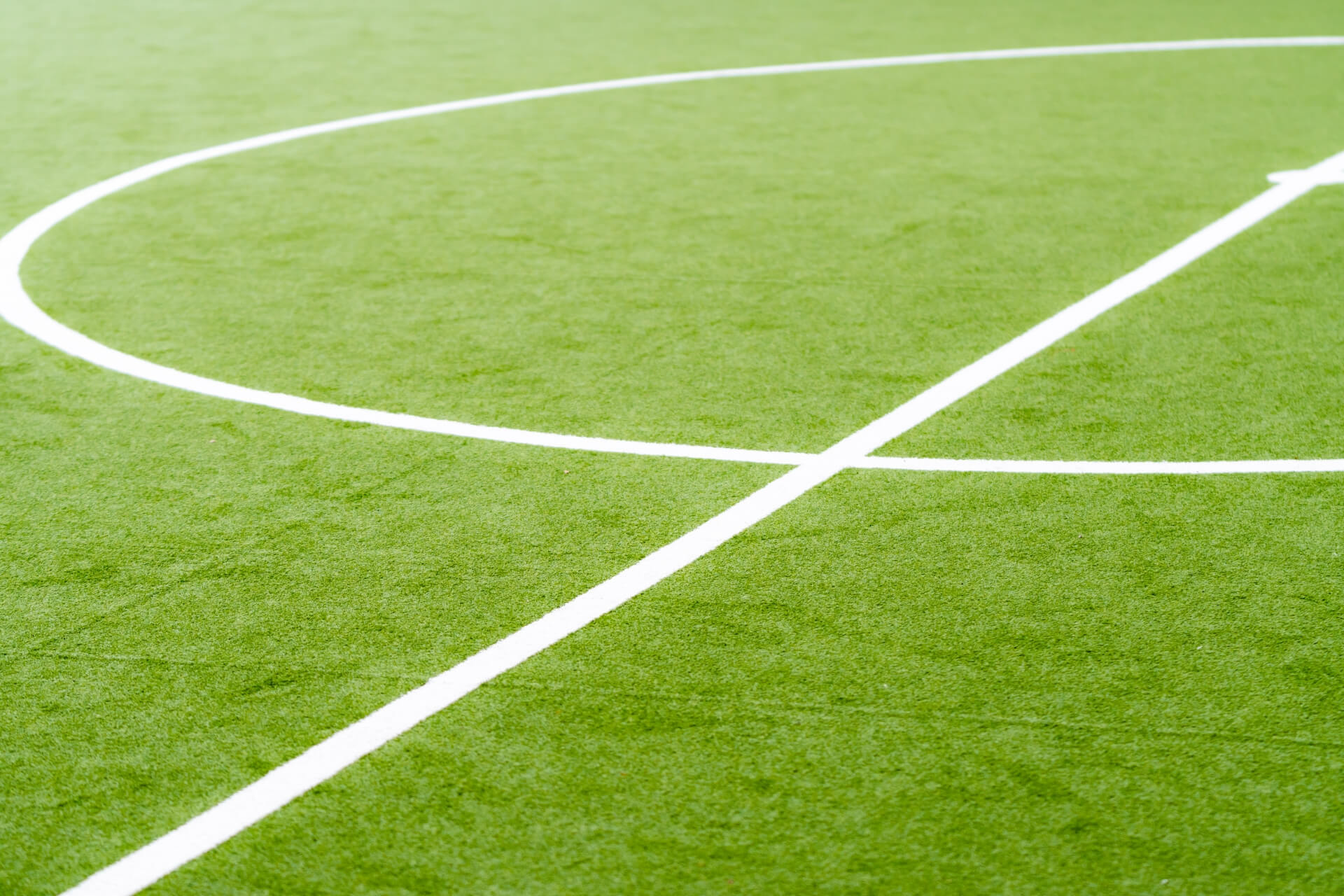 人工芝の水はけは悪くない 悪くなってしまう原因と対処法