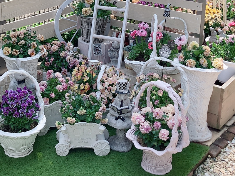 人工芝を観葉植物や鉢の下に敷く2