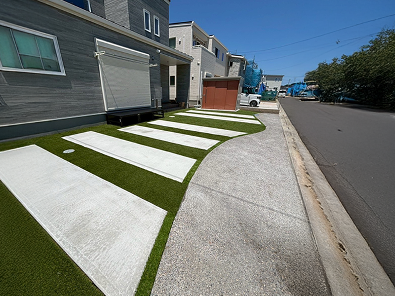 景観用人工芝と目地用のダブル使用のdiy事例