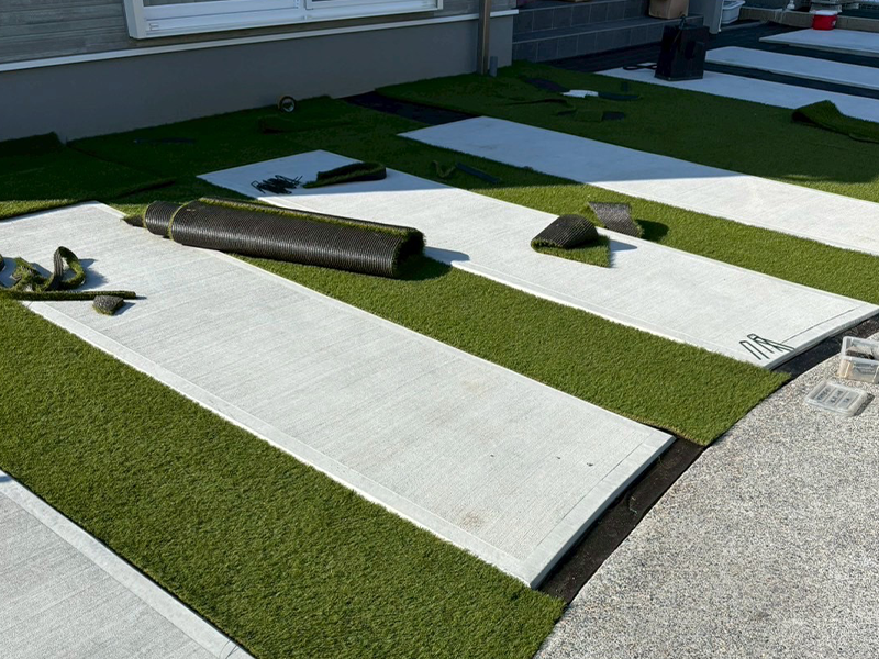 景観用人工芝と目地用のダブル使用のdiy事例